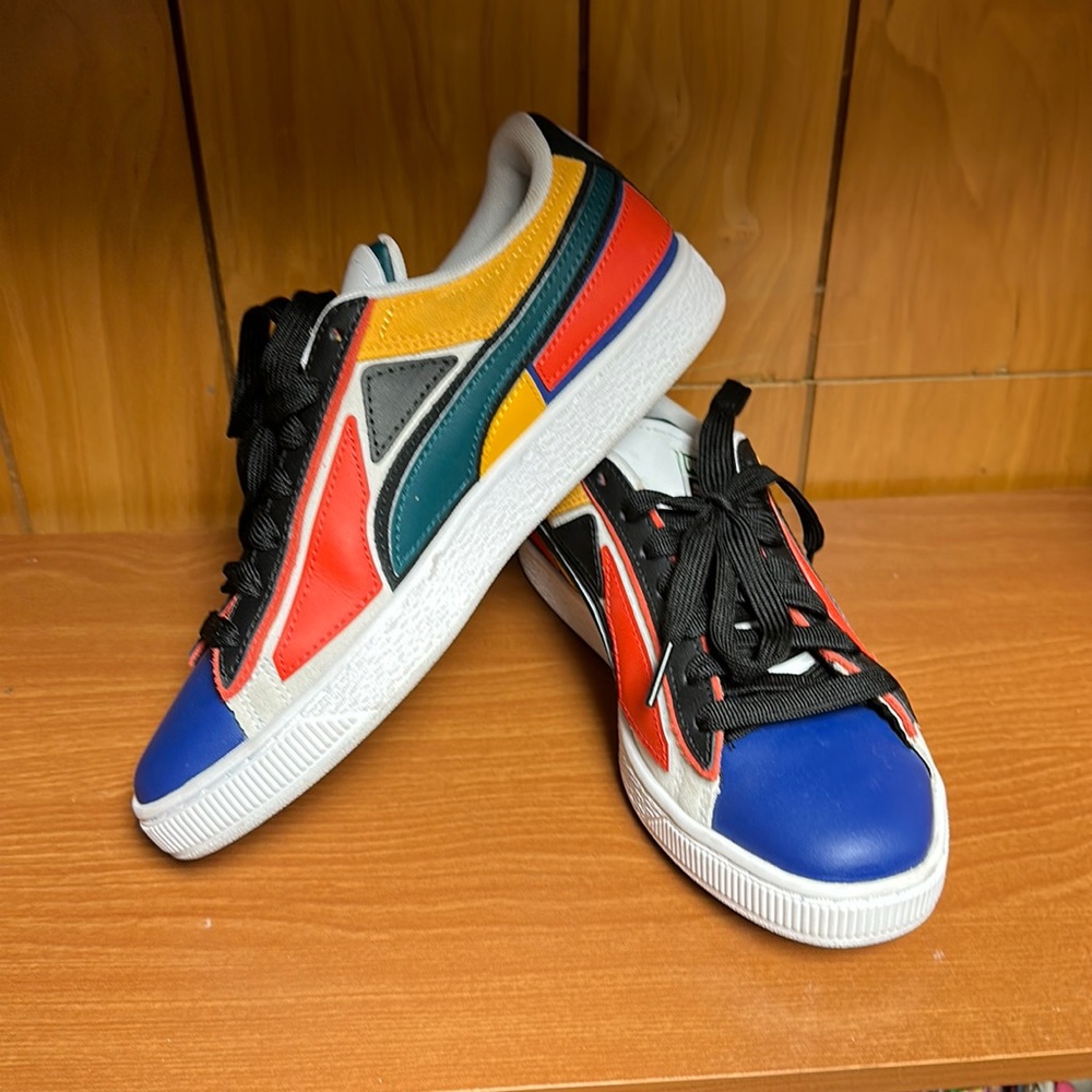 Like new pumas